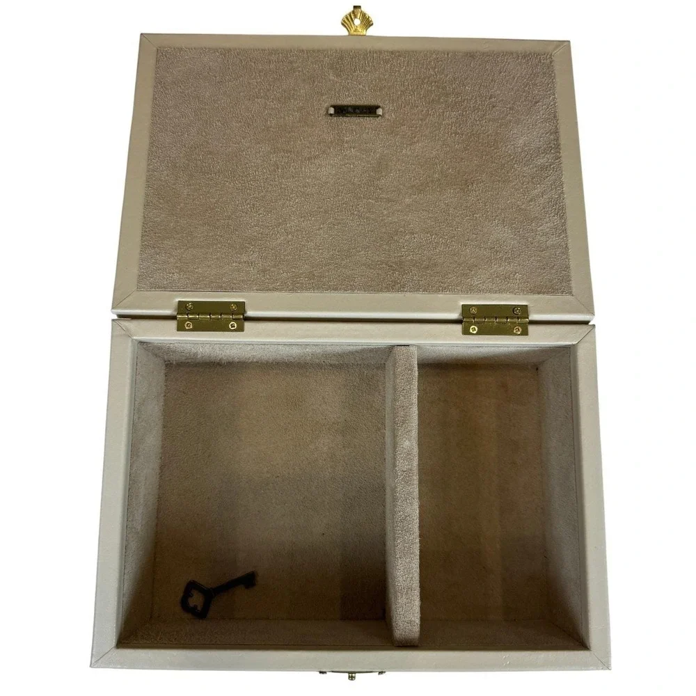 Vintage Cream Ornate Jewelry Box Faux Leather Keepsake‎ Chest with Key Gold Feet